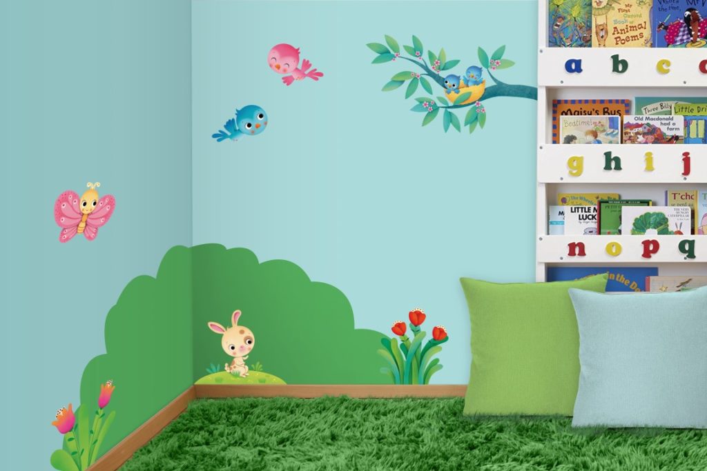  muro ad angolo decorato in  una cameretta  per bambini